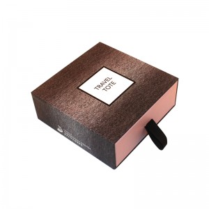 Cajón tipo caja de cartón con logotipo propio para perfume