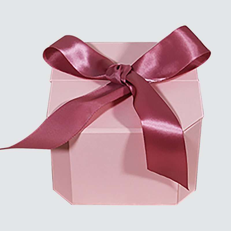 Pink Sweet Bowknot Caja de regalo Solapa en forma de vela Vela Chocolate Exquisita caja de regalo